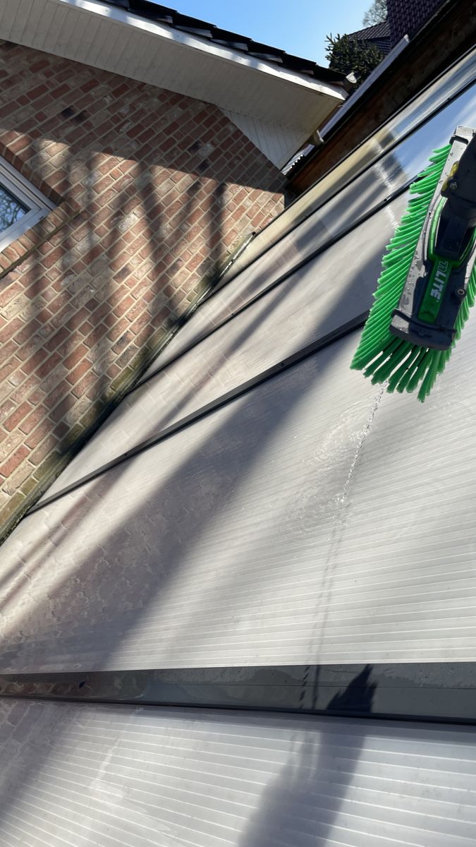 Reinigung von Doppelstegplatten im Emsland – saubere Stegplatten nach der Reinigung