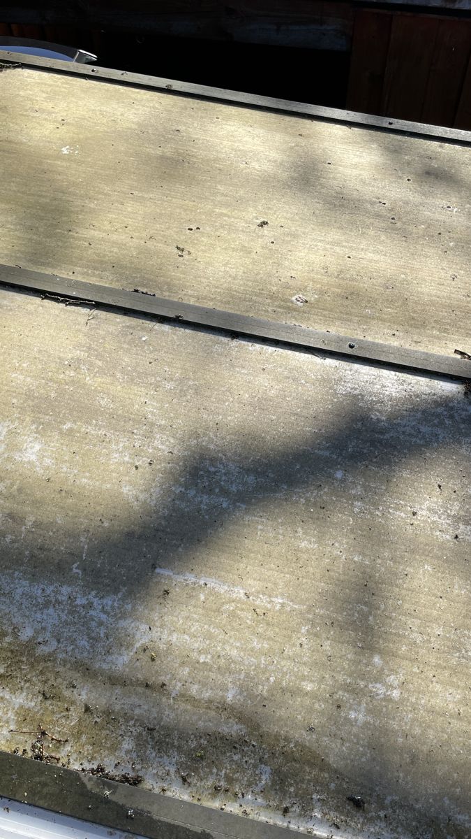 Reinigung von Doppelstegplatten im Emsland – vergilbte, verschmutzte Platten vor der Reinigung