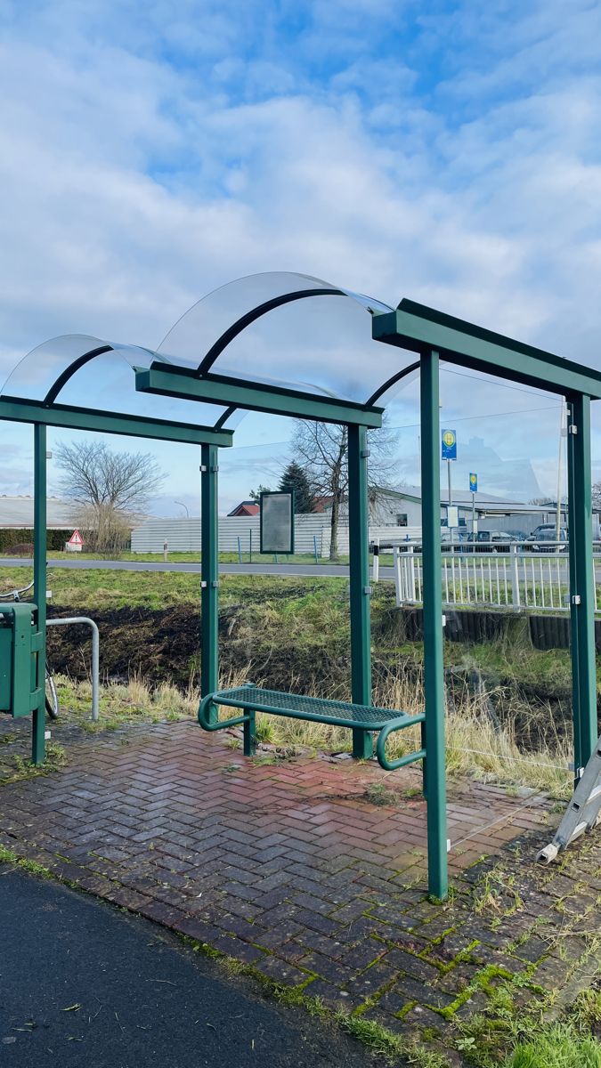 Glasreinigung für Gewerbe in Meppen – Vorher-Nachher-Vergleich einer gereinigten Glasfläche – nach der Reinigung