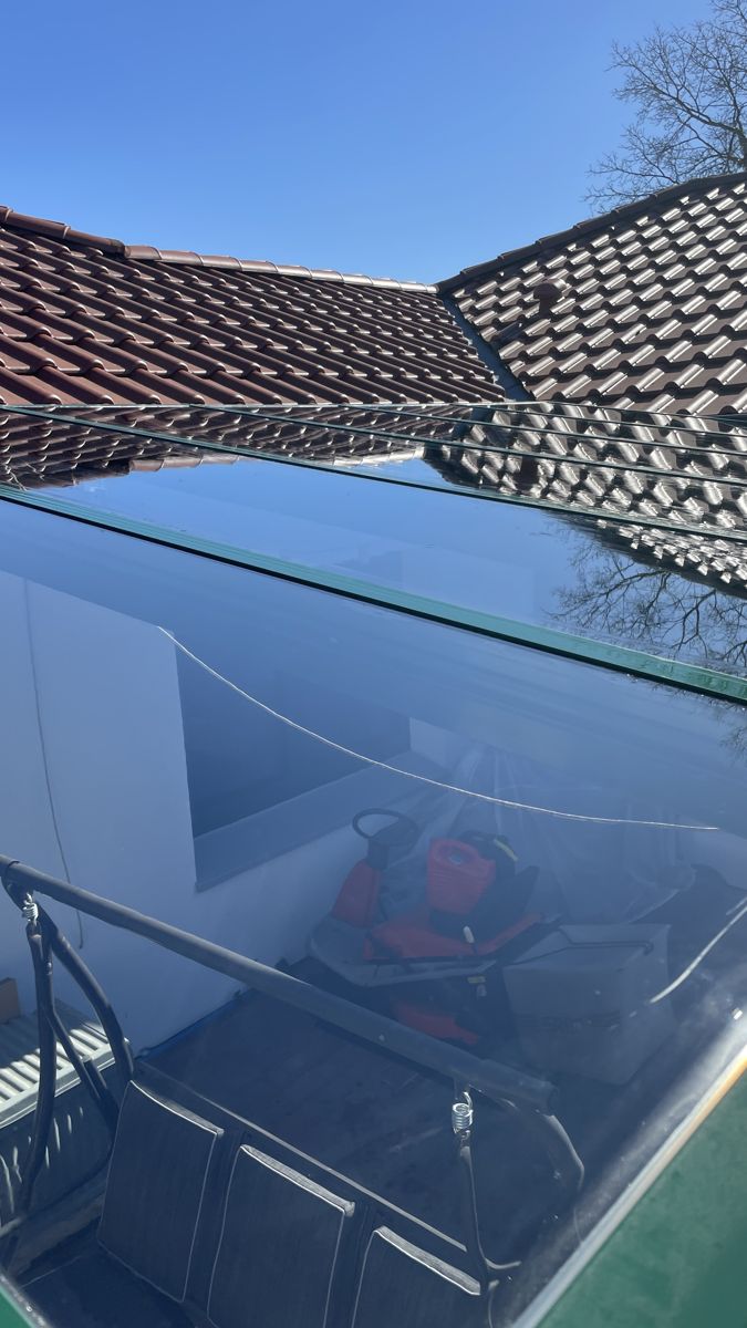Terrassendachreinigung im Emsland – klares, glänzendes Glasdach nach der Reinigung